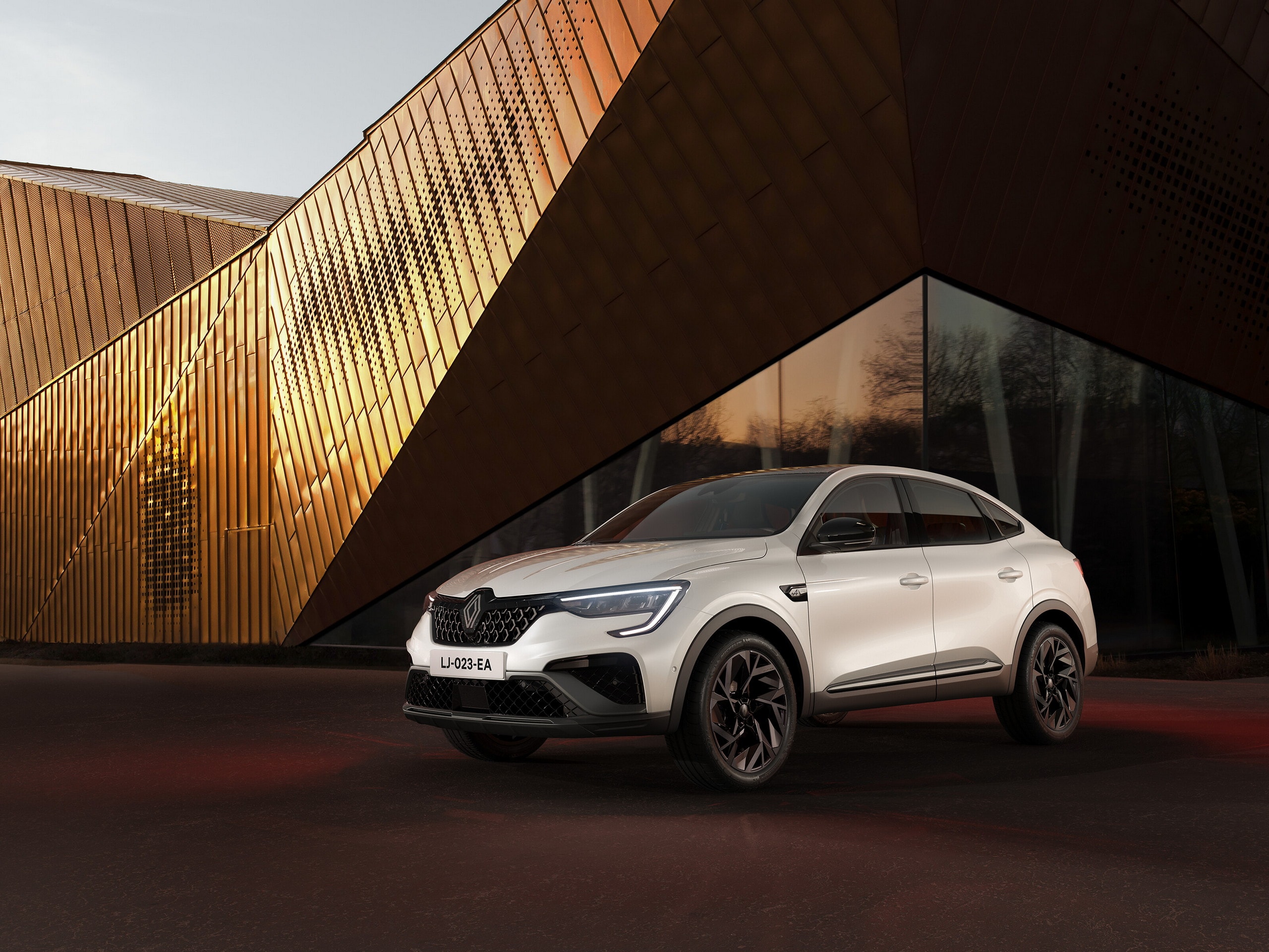 2023 Renault Arkana Gets a Facelift, Remains the Same (Relatively
