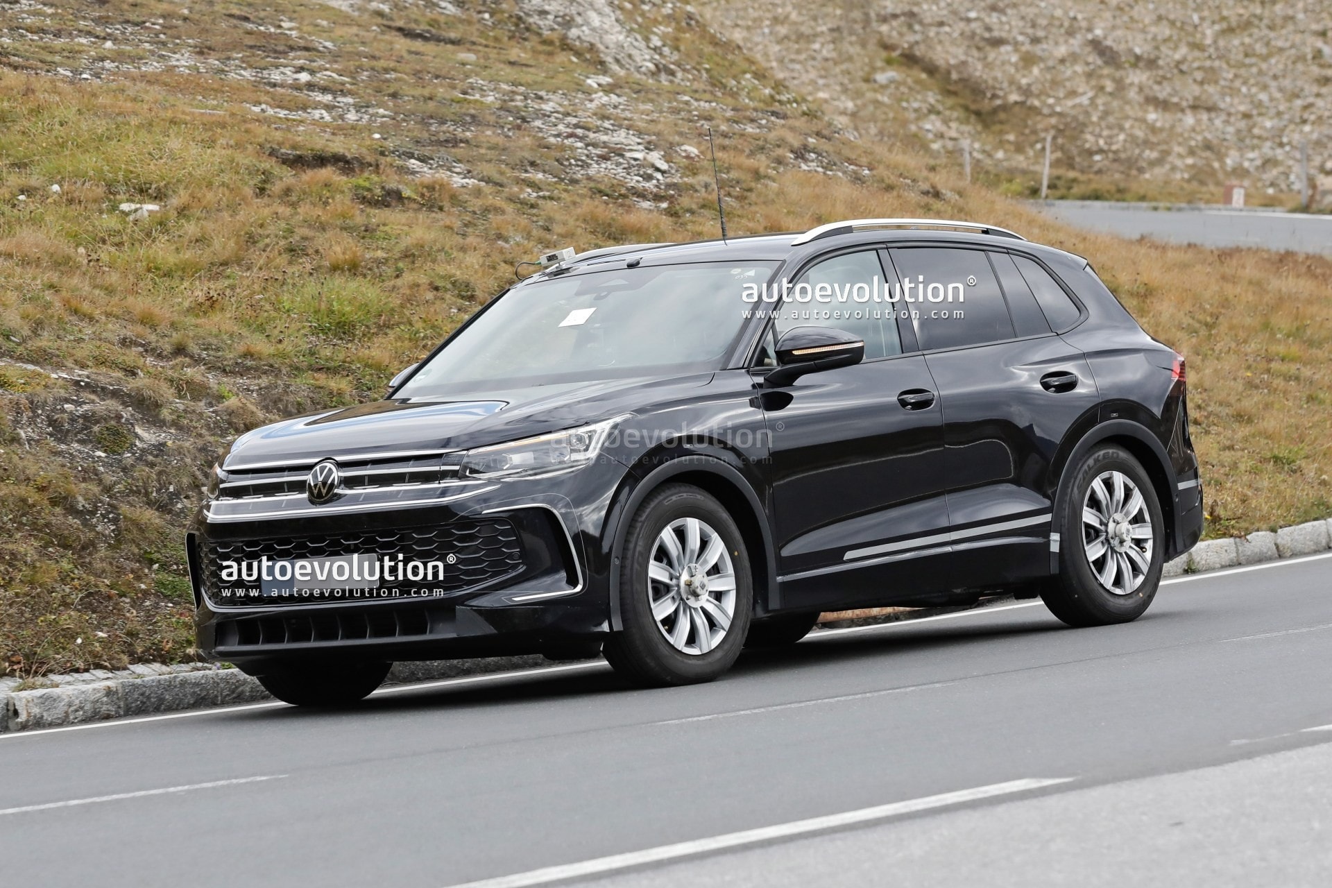 2023 Volkswagen Tiguan Spied For The First Time Has Deceiving