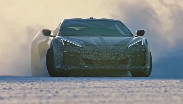 2024 Chevrolet Corvette E-Ray Does Four-Wheel Drifts in the Snow