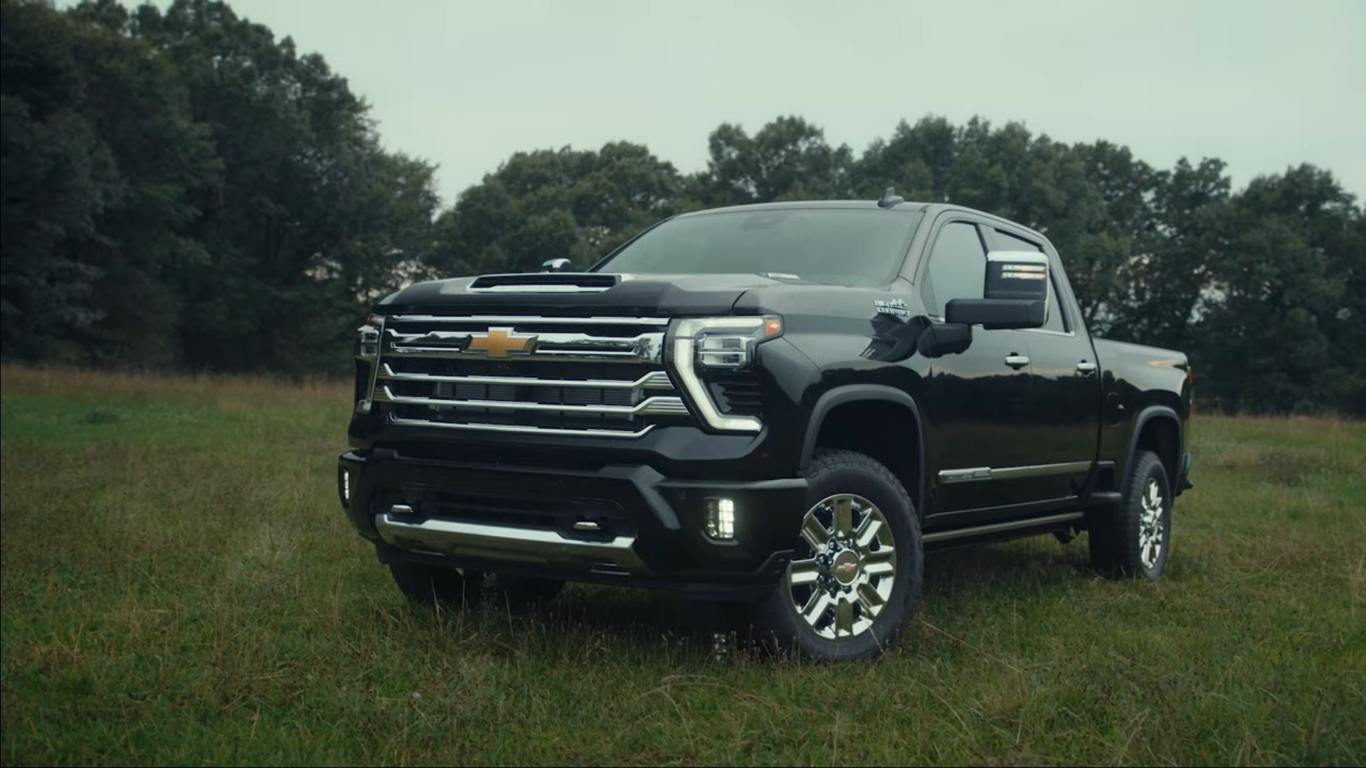 2024 Chevrolet Silverado HD Goes Official With More Powerful Duramax V8