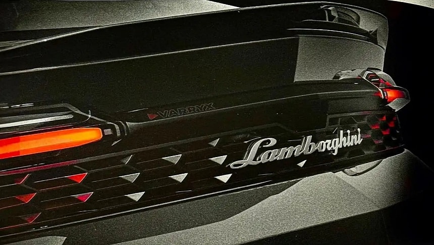 2025 Lamborghini Urus PHEV design teaser