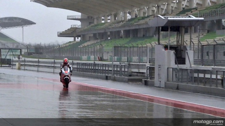 Rain destroys CRT's tests in Sepang