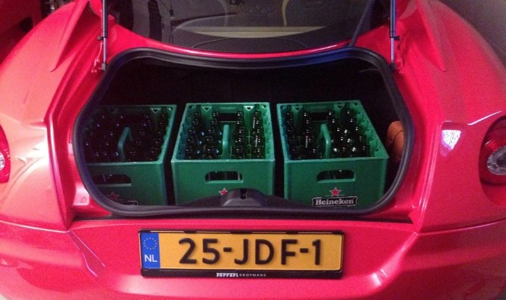 3 Cases of Heineken Beer in a Dutch Ferrari 599