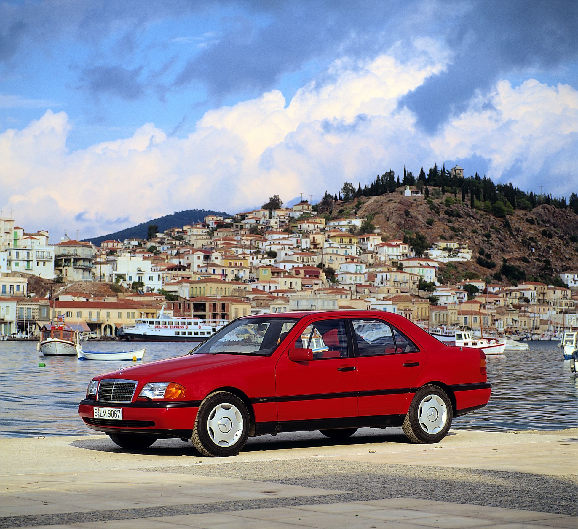 https://s1.cdn.autoevolution.com/images/news/30th-anniversary-of-the-mercedes-benz-c-class-w202-and-its-sporty-sibling-c-36-amg-204894_1.jpg