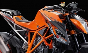 35 Pictures of the KTM 1290 Super Duke R to Cause Heart Attack
