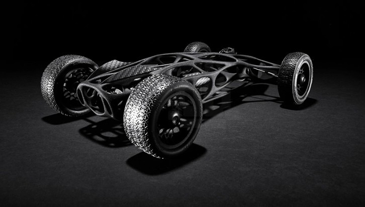 3D Printed RC Car Is Inspired by a 1950s F1 Racer and It’s Rubber Band Powered