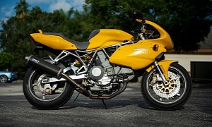 4,300-Mile 2001 Ducati 900SS Looks Incredibly Pristine, Marches on Pirelli Footwear