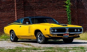 440ci Banana 1971 Dodge Charger R/T With Factory Sunroof Was Made to Enjoy Summer
