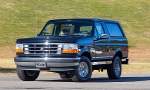 457-Mile 1995 Ford Bronco XLT Heads to Auction, It's Literally As New