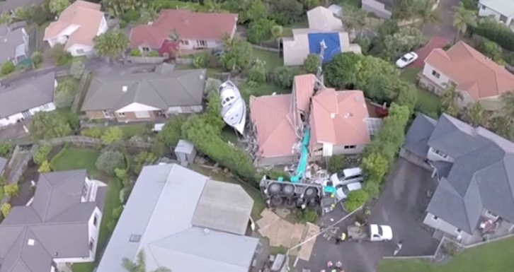 55-Tone Crane Splits House in Two in New Zealand Accident