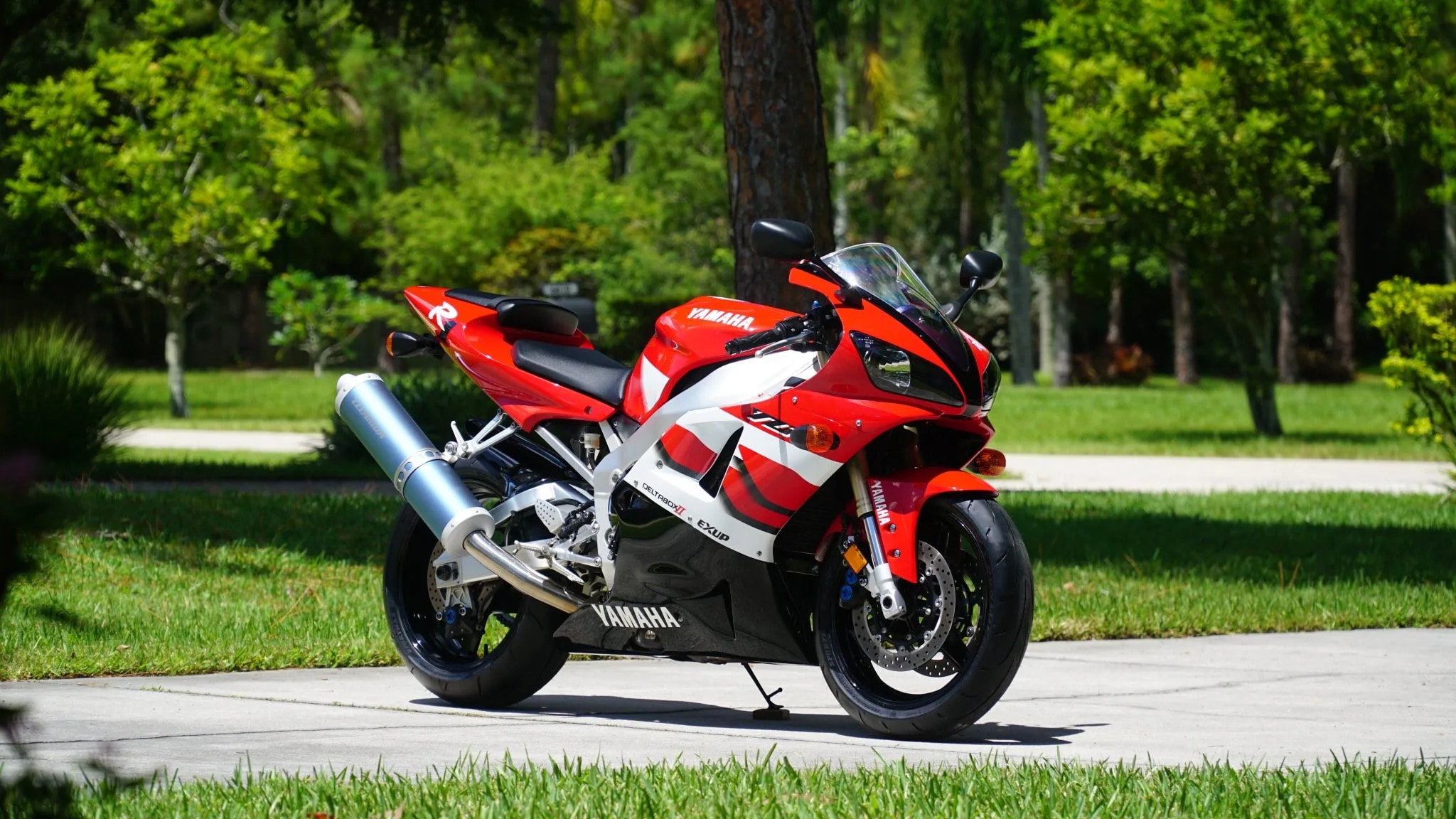 Visualizar Empuje Loco 6K-Mile 2000 Yamaha YZF-R1 Can Deliver Top-Tier Sport Bike Thrills on a  Budget - autoevolution