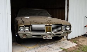 '72 Oldsmobile Cutlass S Roars to Life, Out in the Sunlight for the First Time in 17 Years