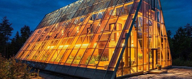 Atri is a futuristic greenhouse villa in Sweden
