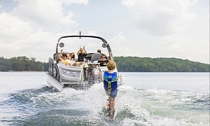 900-HP Manitou LX Is the Ultimate Performance Pontoon, Takes You to Watersports Heaven