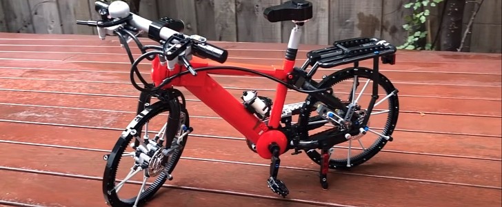 Fully functional LEGO bike