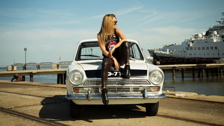 Blond Beauty Is a Rock Star in this 1966 Ford Cortina Ad
