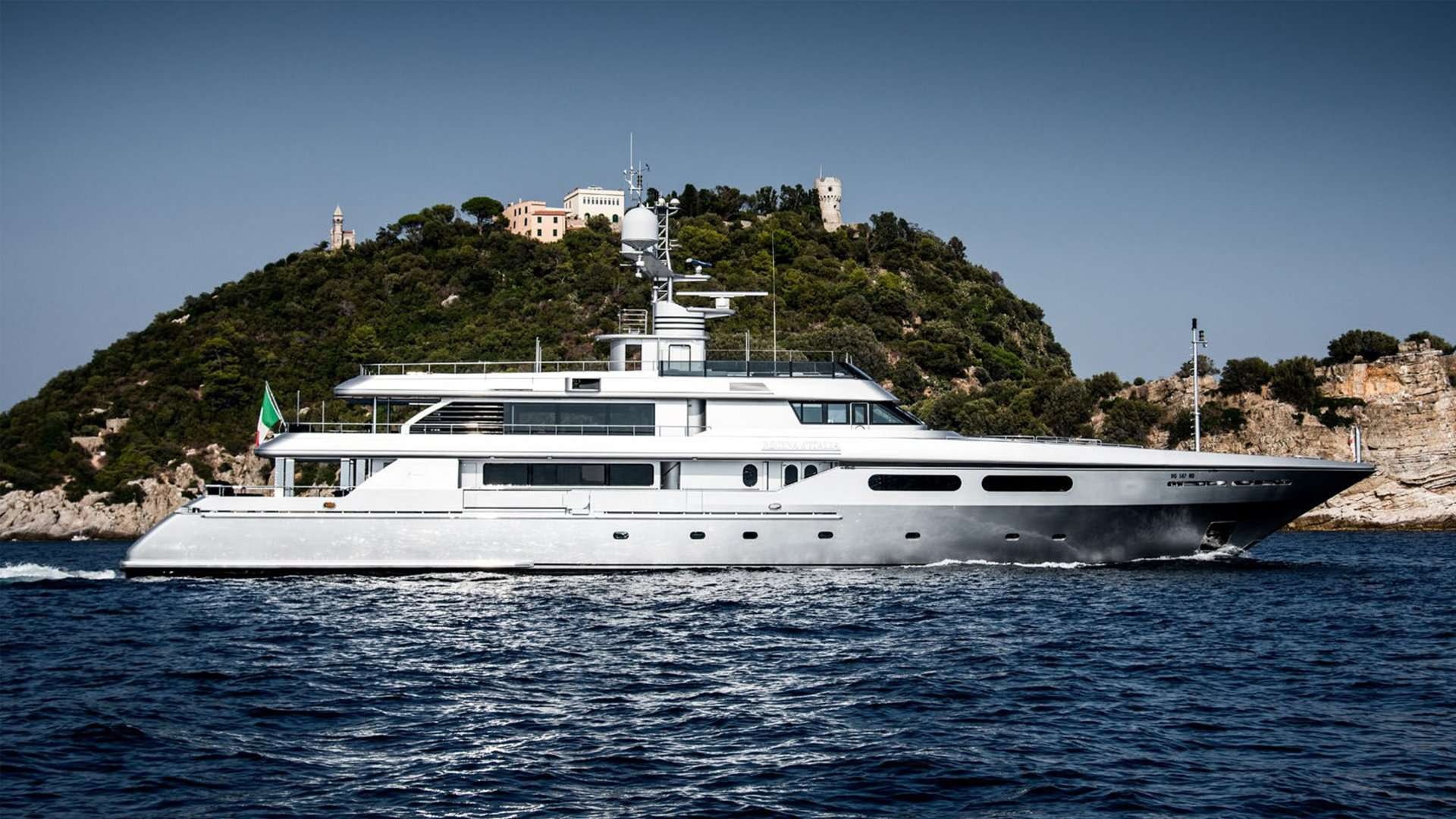 Lemon Tree Superyacht Is the $60 Million Definition of Italian Luxury -  autoevolution