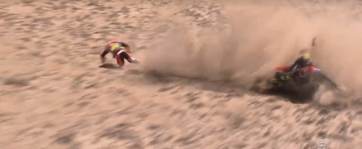Paulo Goncalves crashing in the Dakar 2016