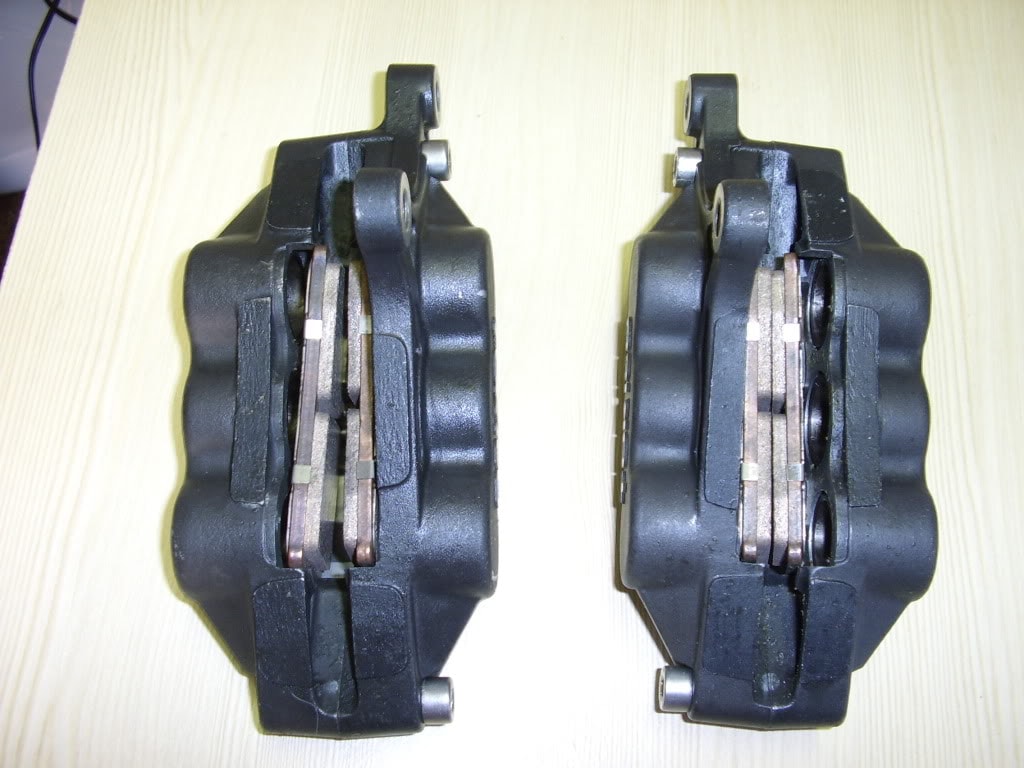 3-piston Tokico calipers create a lot of stopping power