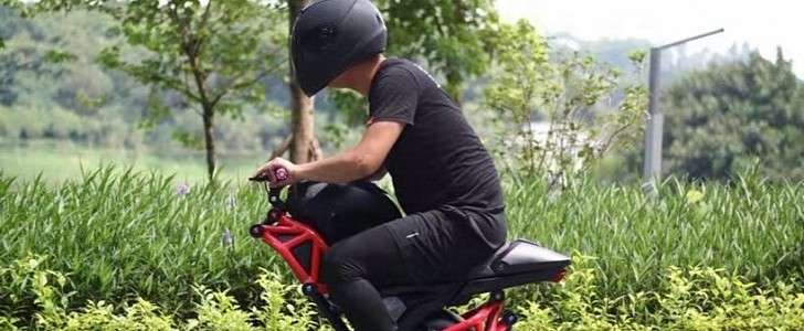 An electric unicycle aims to replace electric two-wheelers in the city