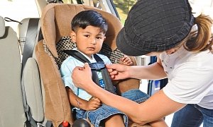 A Simple Guide On How to (Not) Buckle Up Your Child in His Car Seat
