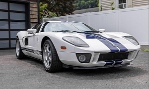 Abandoned 2005 Ford GT Looks Like a Mousetrap, It Needed Four Washes To Look Clean