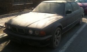 Abandoned BMW E32 7 Series Spotted in China