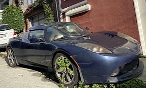 Abandoned Tesla Roadster Has Been Sitting in the Same Place in San Francisco Since 2019