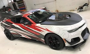 Abstract Wrap 2018 Chevrolet Camaro ZL1 1LE Looks Like an Explosion