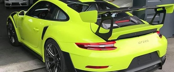 Acid Green 2018 Porsche 911 GT2 RS Weissach