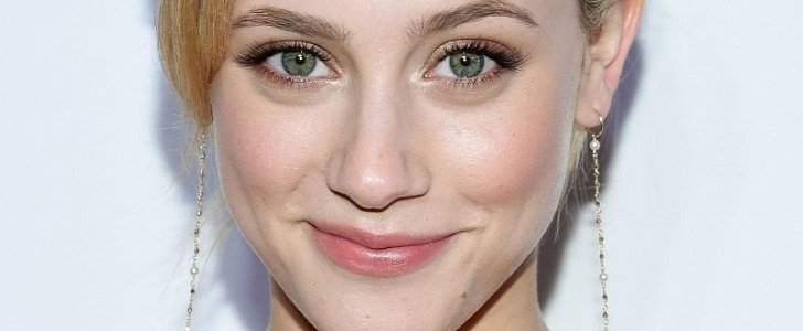 Actress Lili Reinhart warns against fake Uber / cab drivers after airport incident