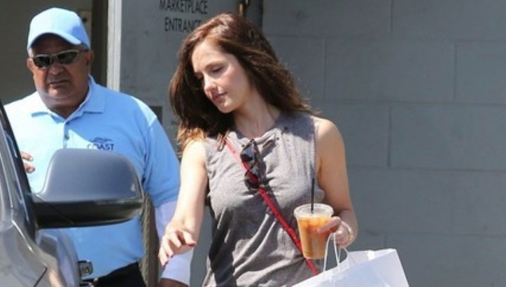 Minka Kelly Goes for Lunch in Her Audi Q5