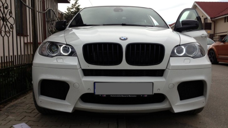 BMW E71 X6 M With LUX H8 Corona Rings