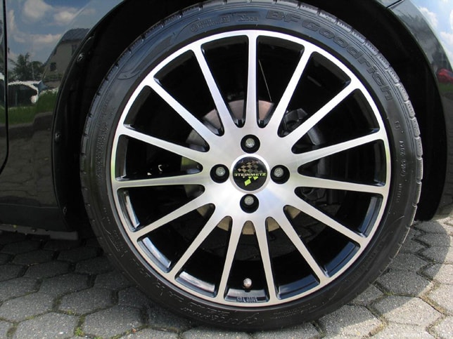17-inch 4-hole 15-spoke alloy wheels