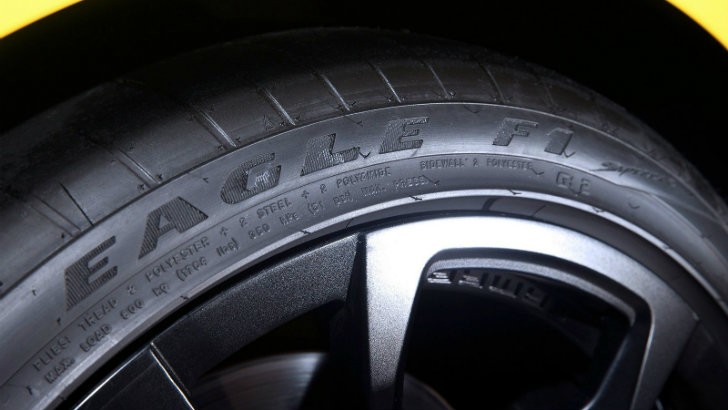 2014 Chevrolet Camaro 1LE Eagle F1 tire