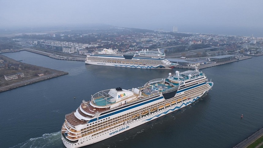 Two cruise ships got shore power simultaneously for the first time in Germany