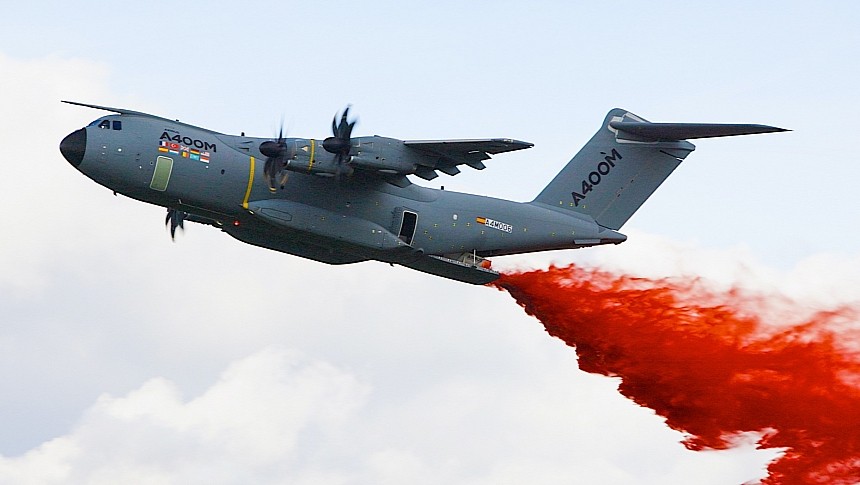 Airbus A400M Atlas dropping fire retardant
