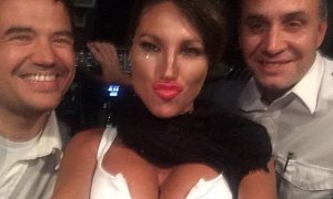 Airline Pilots Take Selfies with Playboy Model during Take Off, Get Fired