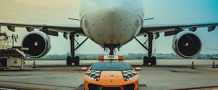 Lamborghini Huracan Follow Me airport car