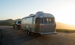 Airstream Puts You on Mobile Home Cloud Nine With the 2021 Flying Cloud Trailer