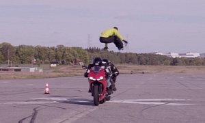 Al the Jumper Jumps Over Panigale and Ninja ZX-10R Doing 110 KM/H