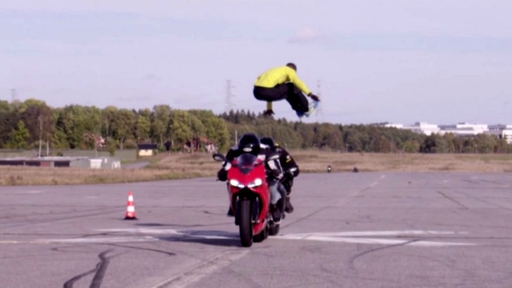 Al the Jumper Jumps Over Panigale and Ninja ZX-10R