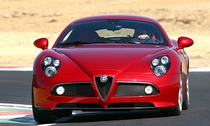 Alfa Romeo 8C Competizione - V8 Sound in Tunnel