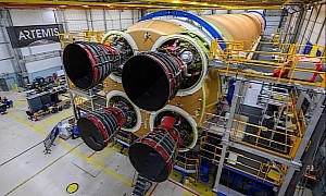 All Four RS-25 Engines Are in Place on the Moon Rocket, Boosters Arrive by Train