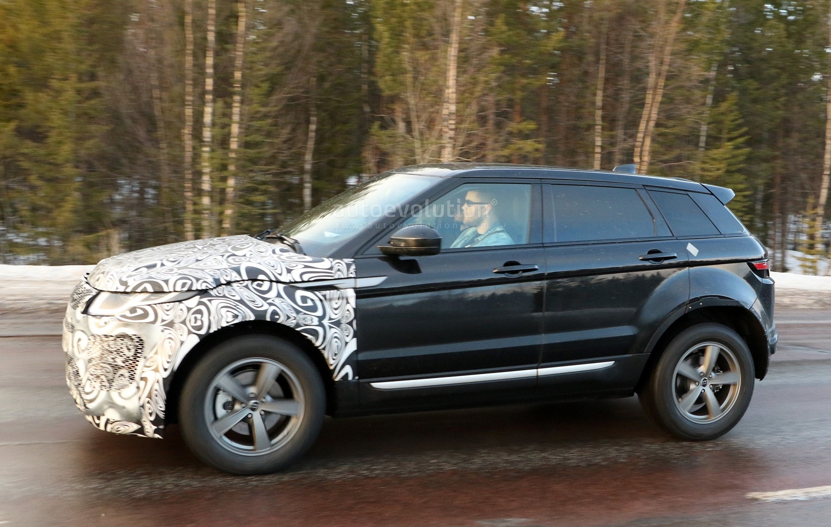 All-New Range Rover Evoque II Spied for the First Time as Test