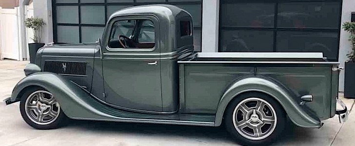 1937 Ford street rod