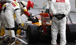Alonso Will Not Change Driving Style Despite Refueling Ban
