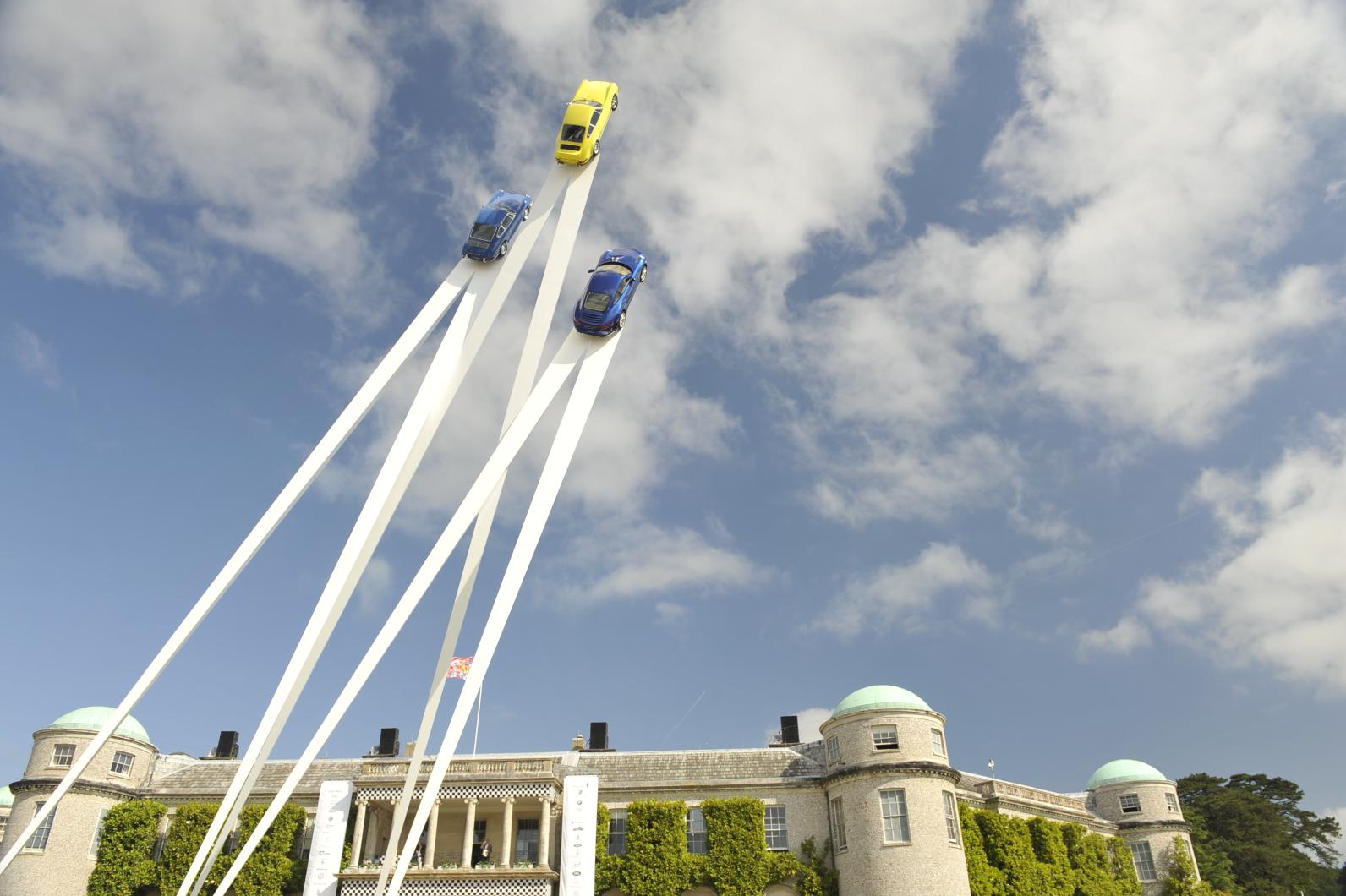 Amazing 2013 Goodwood Statue Celebrates Porsche 911 Live Photos Autoevolution