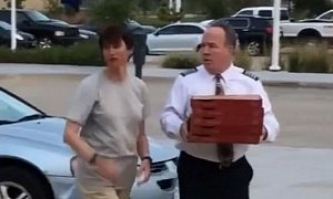 American Airlines Captain Buys and Delivers Pizza to Stranded Passengers