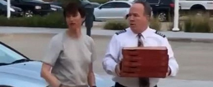 American Airlines captain Jeff Raines buys pizza for passengers stranded in Texas